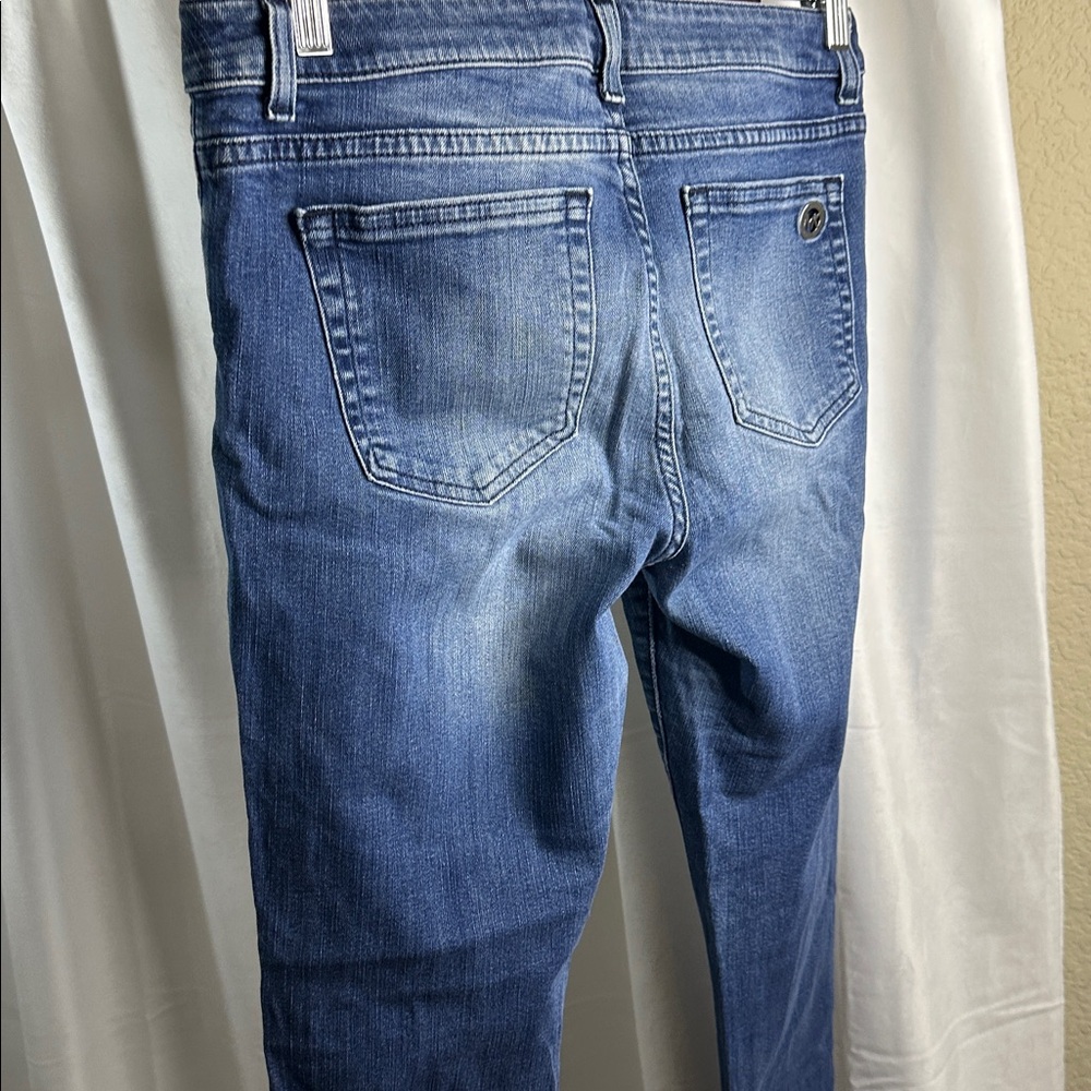 $8 Ship $4.99Michael Kors Light Blue Skinny Jeans 
Women Size 4  Condition: Used - Picture 2 of 6
